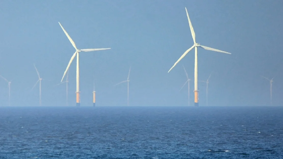 Wind Turbines at Rhyl Flats geograph org uk 4443736 1