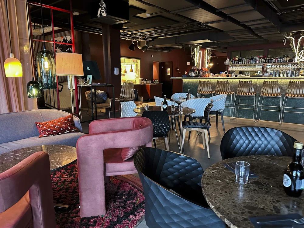 Glass Restaurant Foto Privat