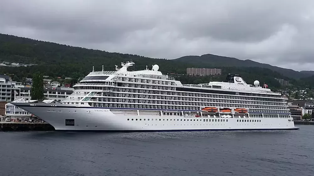 Viking Sky i koronaopplag i A Alesund f15bbfde3dc1a14012b0b5f628033328