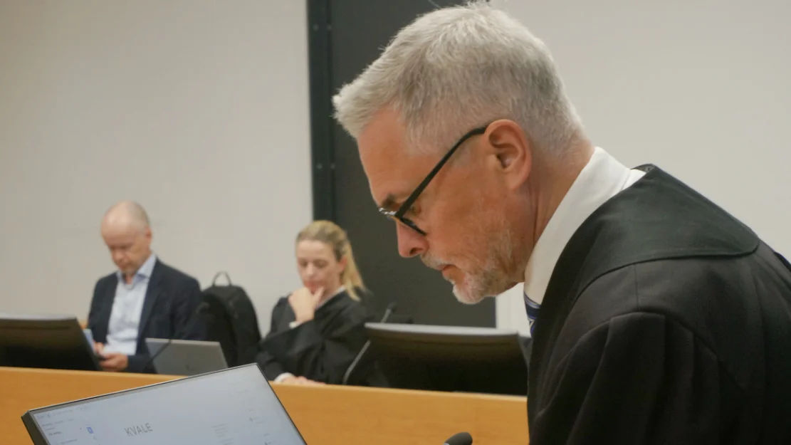 Nils Grytten Marthe Strandmann Urvik Overbo Gjortz og hamnefogd Ole Christian Fiskaa bak th foto Ogne