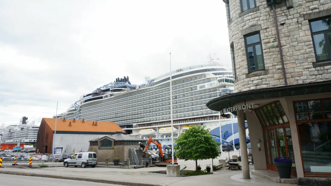 Cruiseskip ved Waterfront foto Ogne