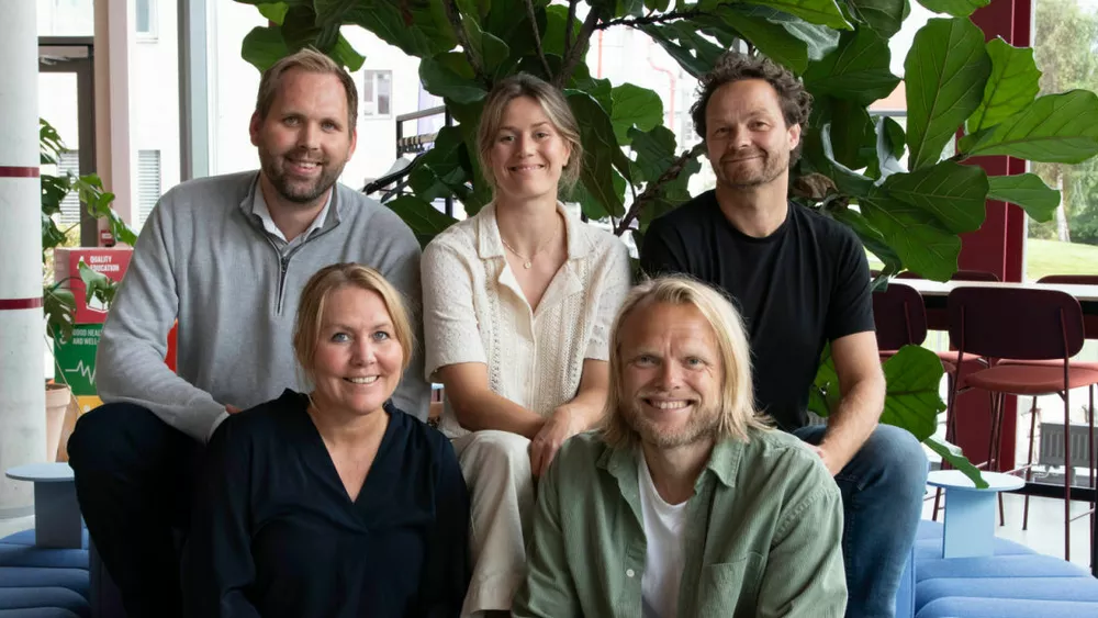 NTNU i Alesund 24 1 bka fv Andreas Ulvestad fra Sparebanken More Kari Hellebust Buvarp fra NTNU Ante Giskeodegard fra Momentium Foran fra venstre Ann Kristin Angelsen Lars Berg Giskerodegard fra Momnetium Foto