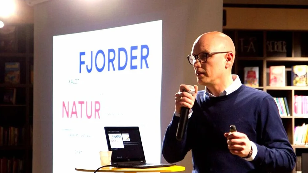 Sommartoppen i turistbesoeket forsterka