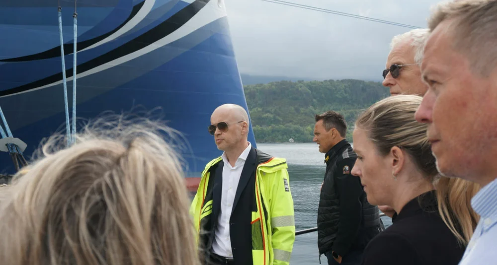 Hamnefogd hamnefogd Ole Christian Fiskaa gul jakke og Nils Eirik Wenaas i profil Waterfront soktmal Foto Ogne