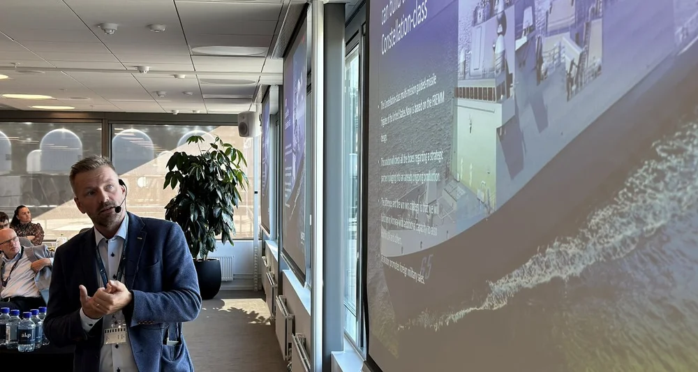 Ronny langset vard fregatt illustrasjon foto marius 11