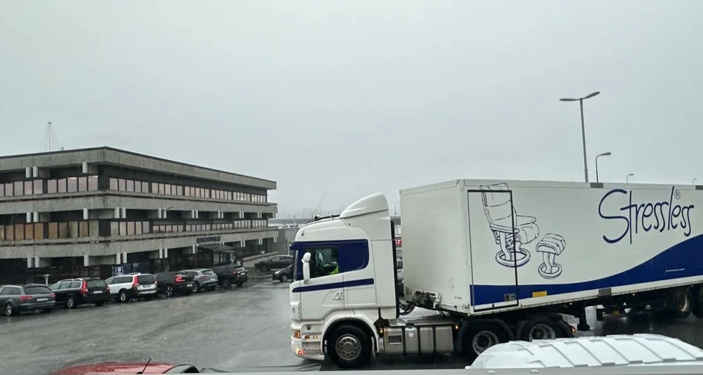 Ekornes lastebil trailer eksport hovudkontor Sykkylven foto Marius