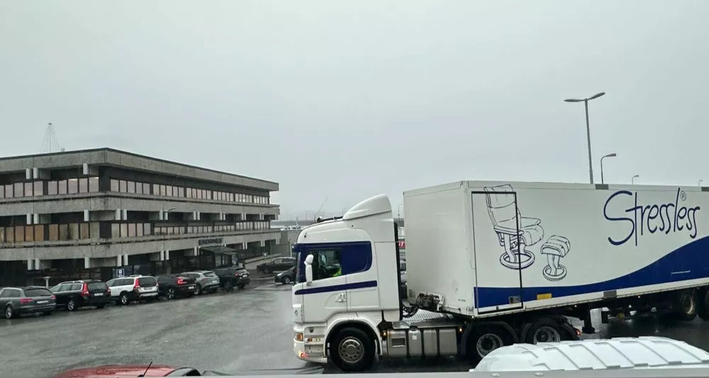 Ekornes lastebil trailer eksport hovudkontor Sykkylven foto Marius