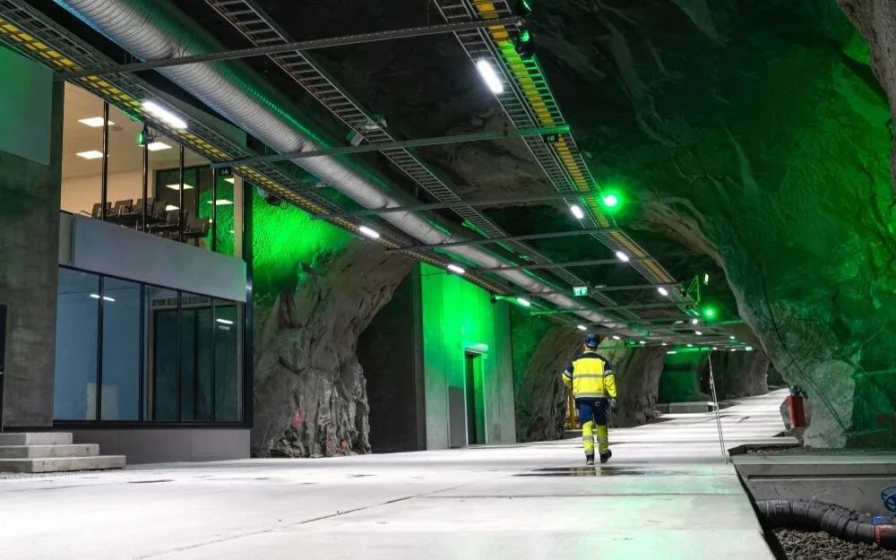 Lefdal mine data center tunnel foto Lefdal Mine Datacenter