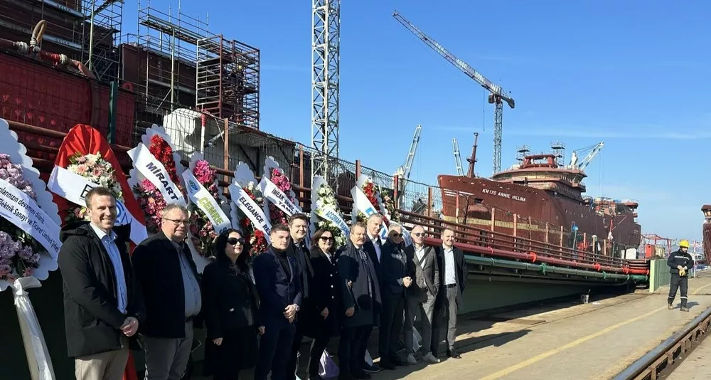 Leinebris sjosett med folk Tersan foto Leinebris