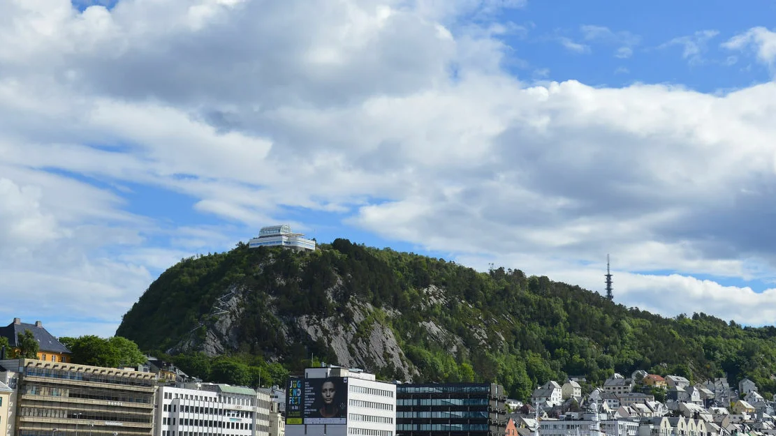 2048px Fjellstua Blick von Alesund 1 foto Olaf Meister Wikimedia Commons