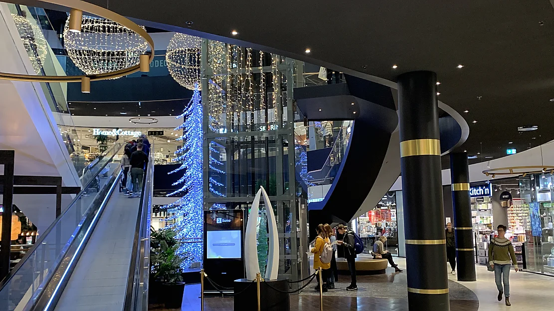 Spaar rekordmange pakkar under juletreet i aar