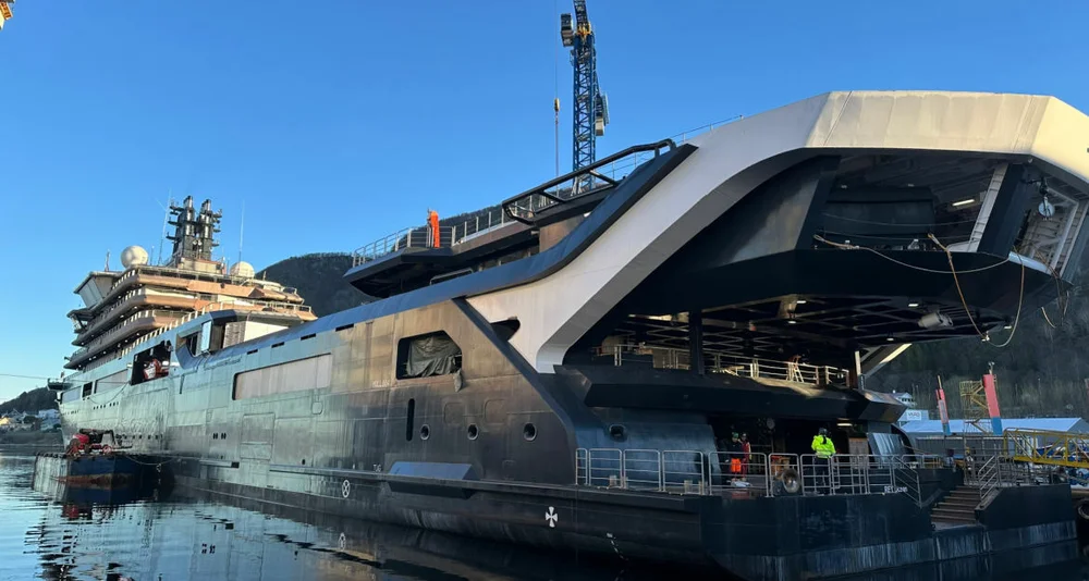 Rev Ocean Søviknes - hangar - foto Marius