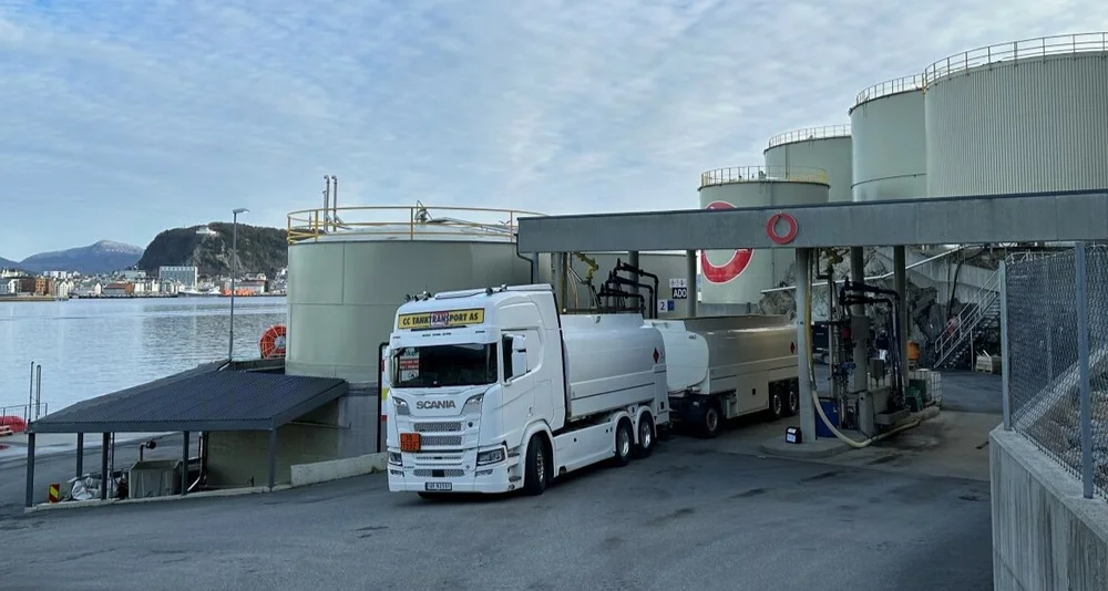 Bunker Oil tank drivstoff tankbil Hessa foto Marius