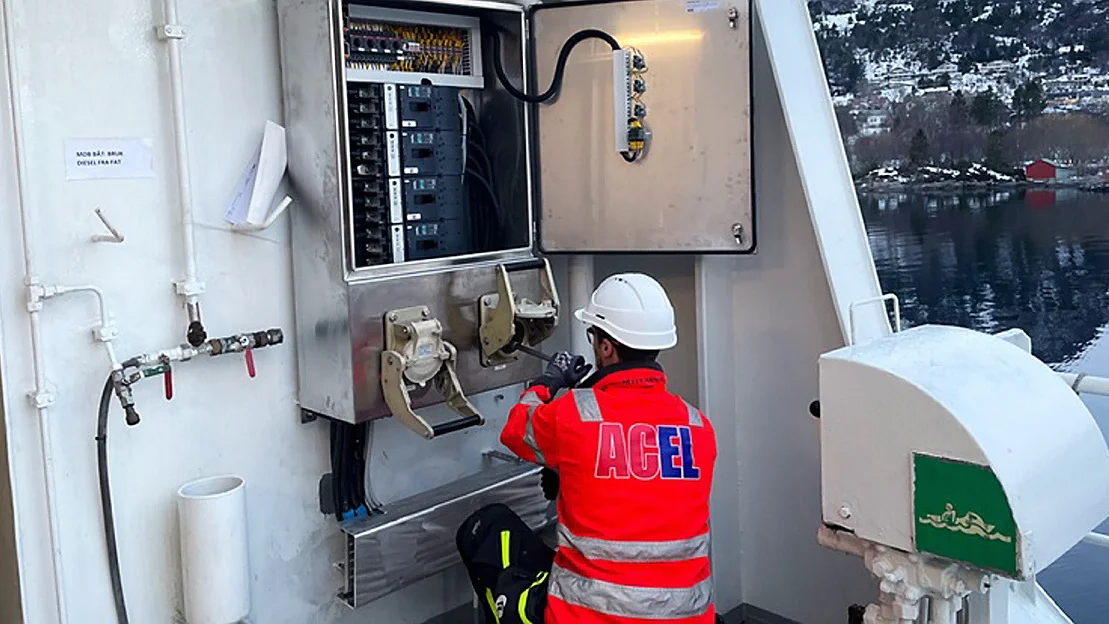 Jobbar saman paa 100 millionars oppdrag