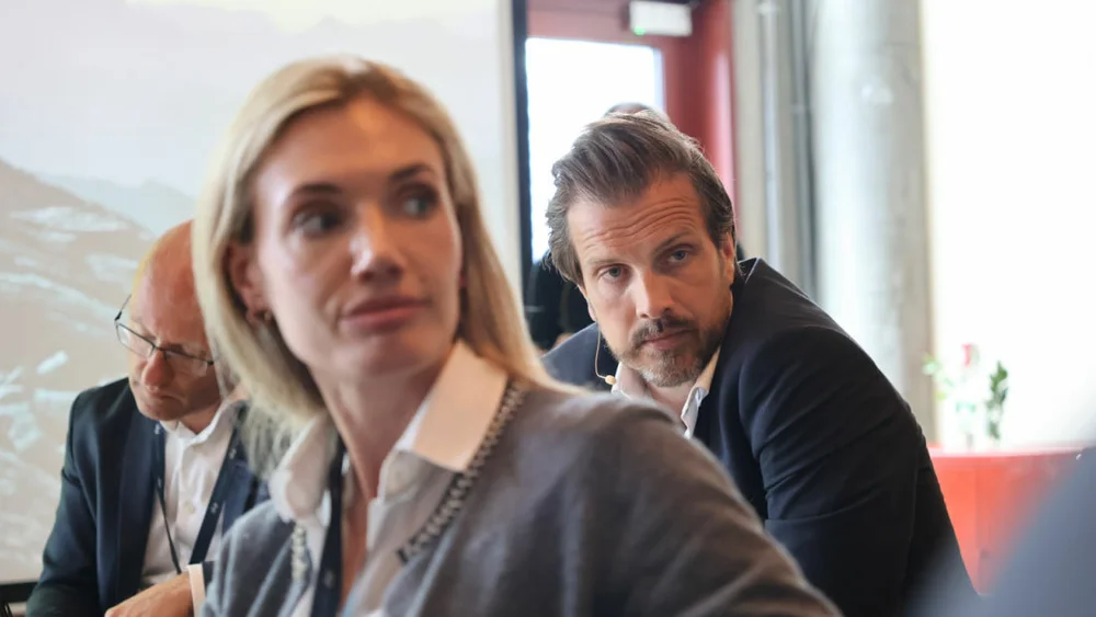 Kjell Are Furnes i forgrunnen Nora Sorsdal i Reen investormatch 2025 foto Ogne