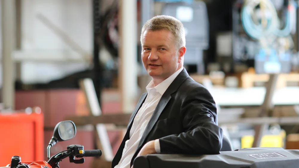 34613424803 0c1090d6cf k