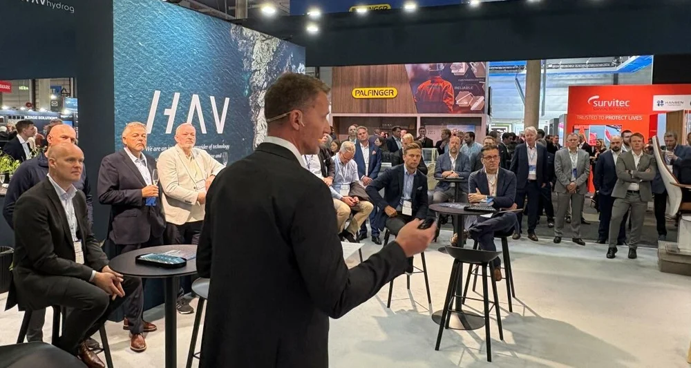 Gunnar Larsen Nor shipping pa stand foto Marius