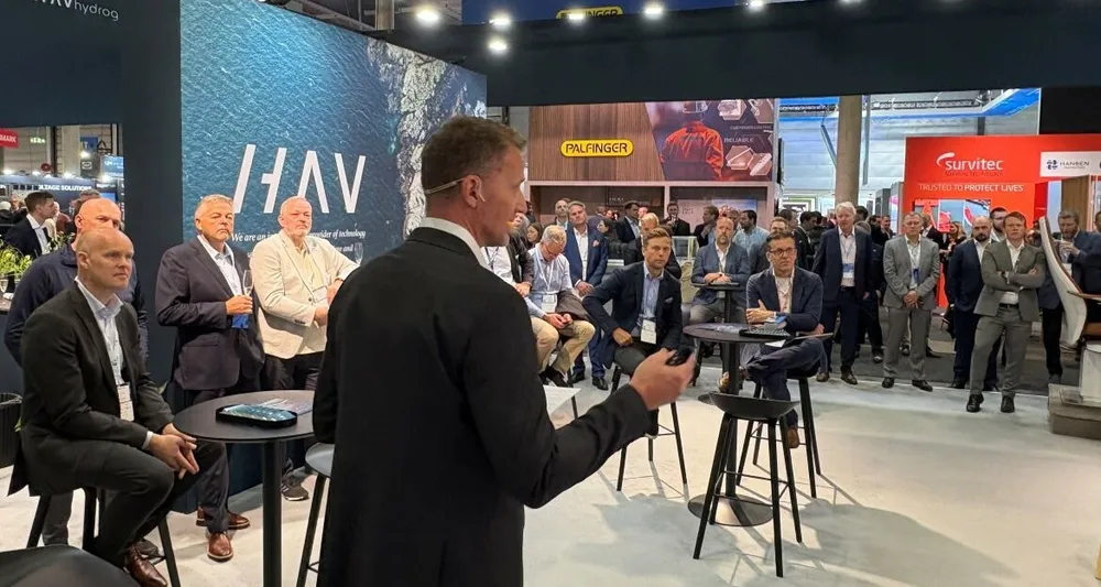 Gunnar Larsen Nor shipping pa stand foto Marius