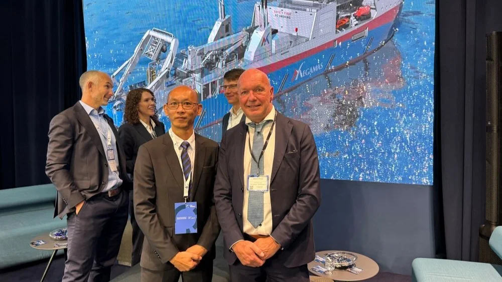 Ulstein Group Rolf Petter Almli Tiew Sien Kheng foto ulstein Group