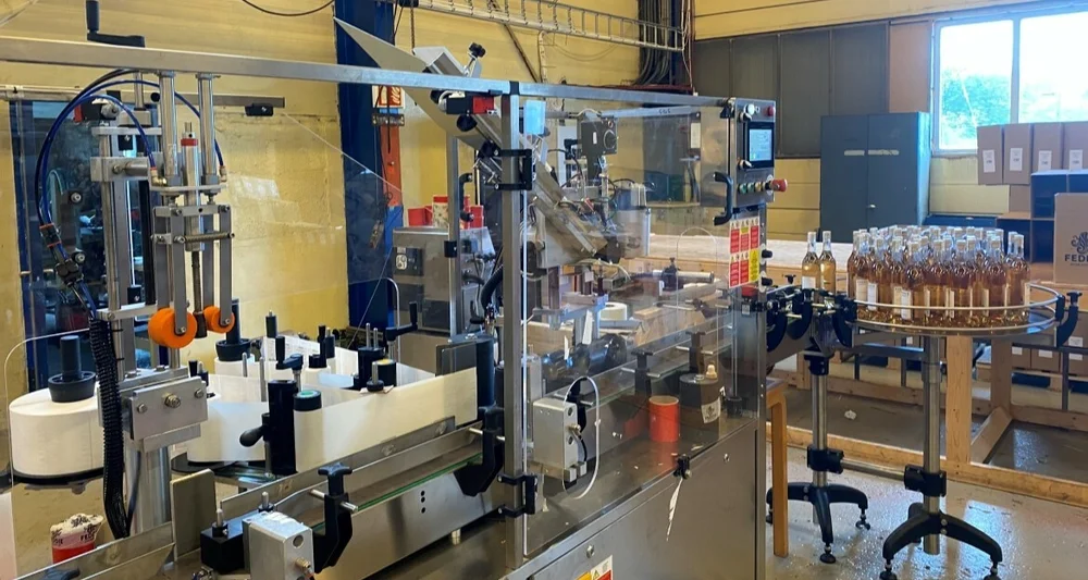 Feddie produksjon destilleri foto Paula Zwolenski