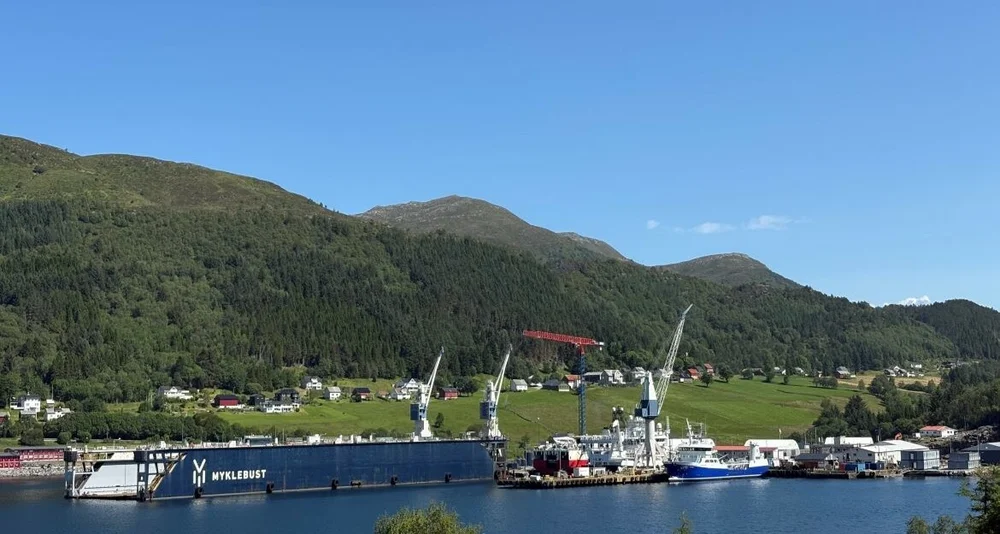Myklebust Verft fra sor foto Marius