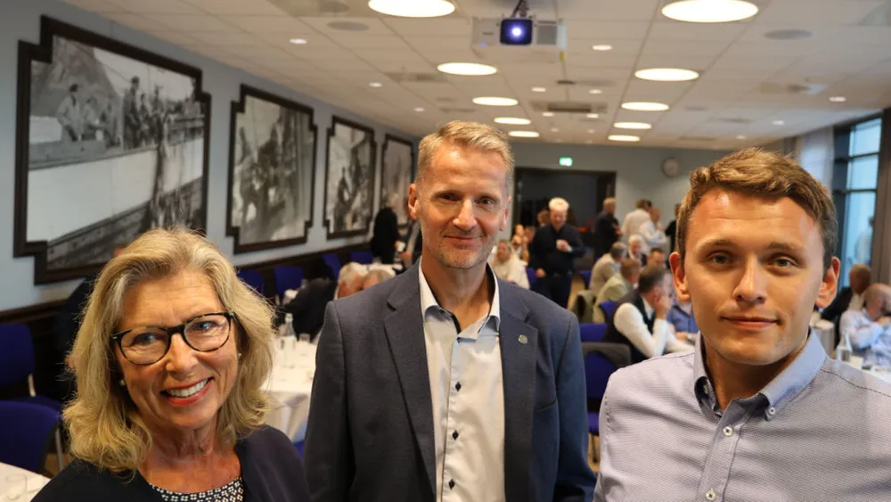 Shippingklubben fosnavag Naeringsutvalet fv Solvi Lillebo Remoy Gunnar Larsen og Kristian Remoy Bakke foto Ogne