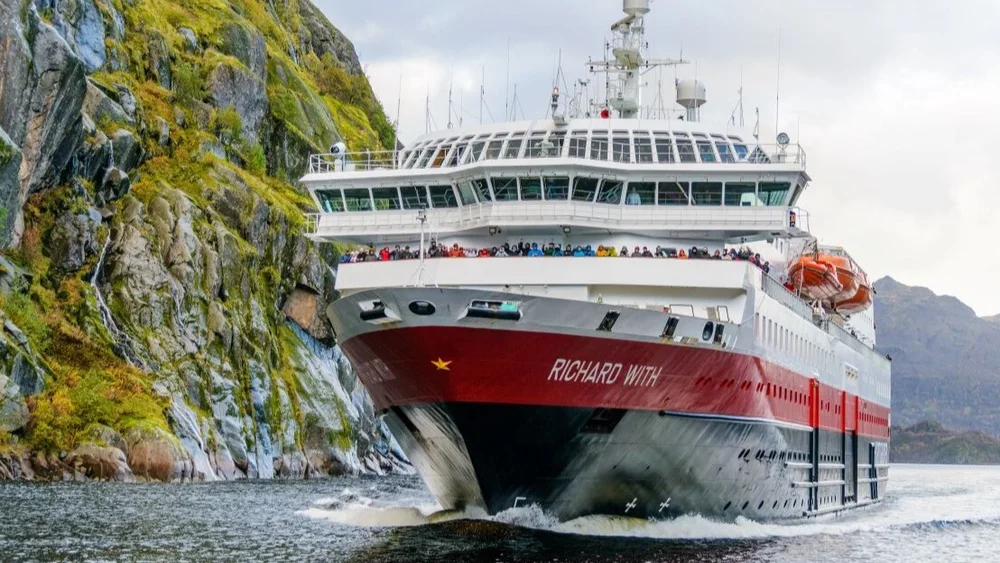 MS Richard With Trollfjorden foto Robert Cranna Hurtigruten