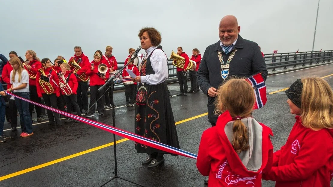 Nerlandsoybrua Ragnhild Holen Relling fylkesordforar Anders Riise foto Per Kristian Bratteng