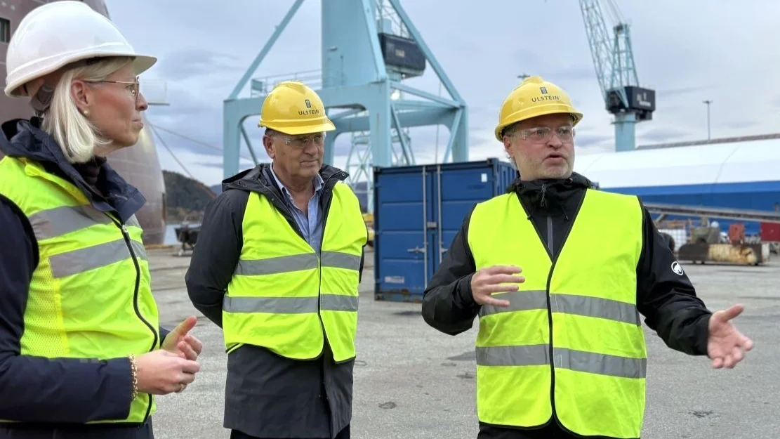 Glen Bradley Jarle Gunnarstein Gunvor Ulstein pa Ulstein foto Marius