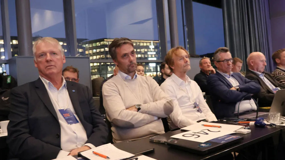 Fiskebat pa Landsmotet til Norges Fiskarlag fv admdir Audun Marak styreleiar Christian Halstensen foto Ogne Oyehaug