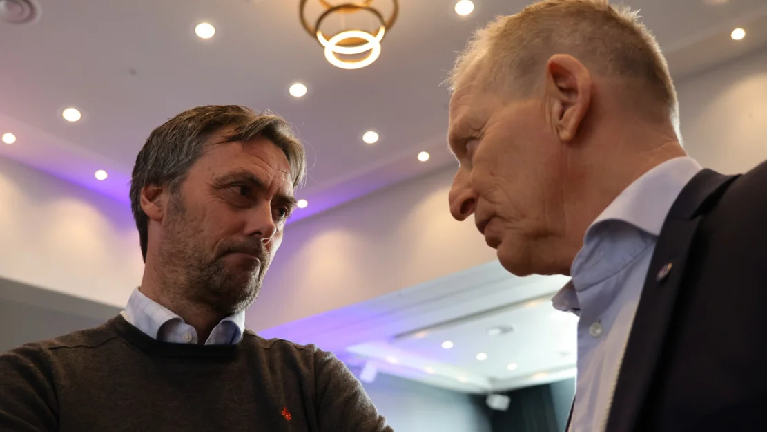 Styreleigar Christian Halstensen i Fiskebat og avtroppande styreleiar Kare Heggebo i Norges Fiskarlag pa landsmotet 2025 Foto Ogne Oyehaug