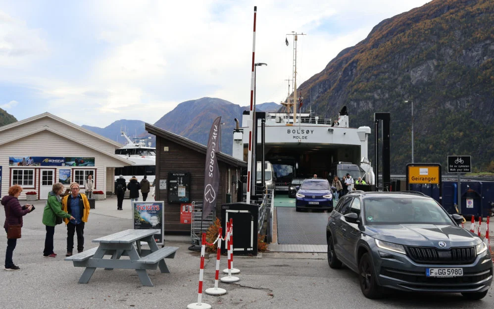 Ferja Bolsoy Geiranger Hellesyltm haust 2025 foto Ogne