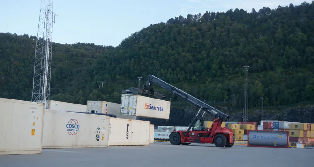 Container pa flatholmen foto Ogne