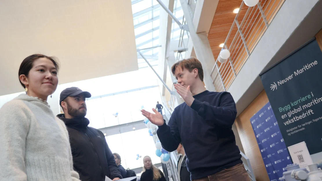 Naeringslivsdagen 2026 fv Elise Hanebergh Magnus Brinso og Isak Husevag Synnes fra Neuver Maritime foto Ogne