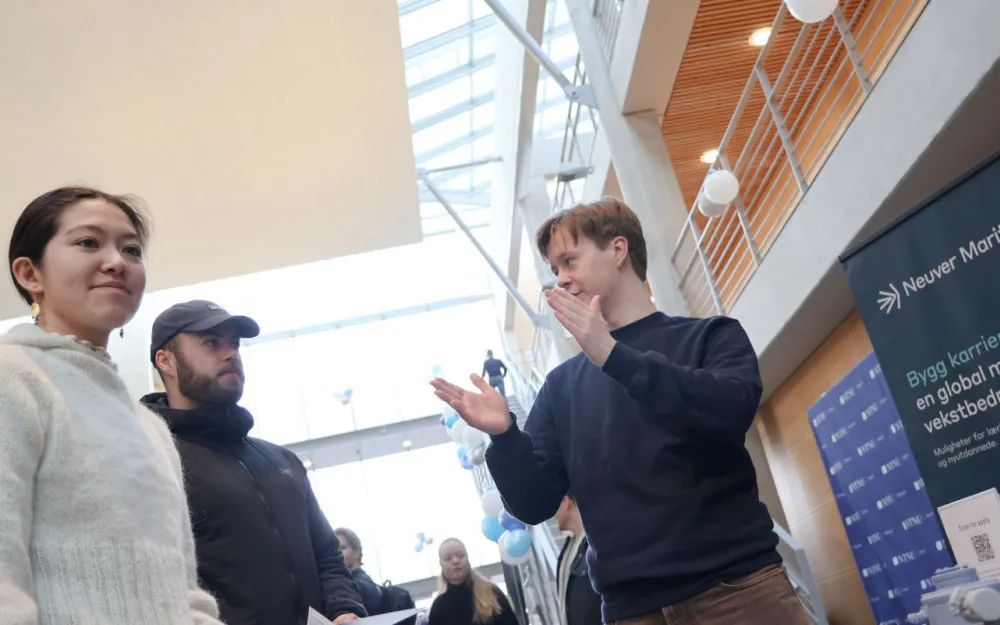 Naeringslivsdagen 2026 fv Elise Hanebergh Magnus Brinso og Isak Husevag Synnes fra Neuver Maritime foto Ogne