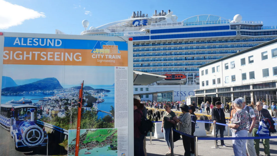 Cruise cruiseturistar alesund sommar 2024 foto Ogne