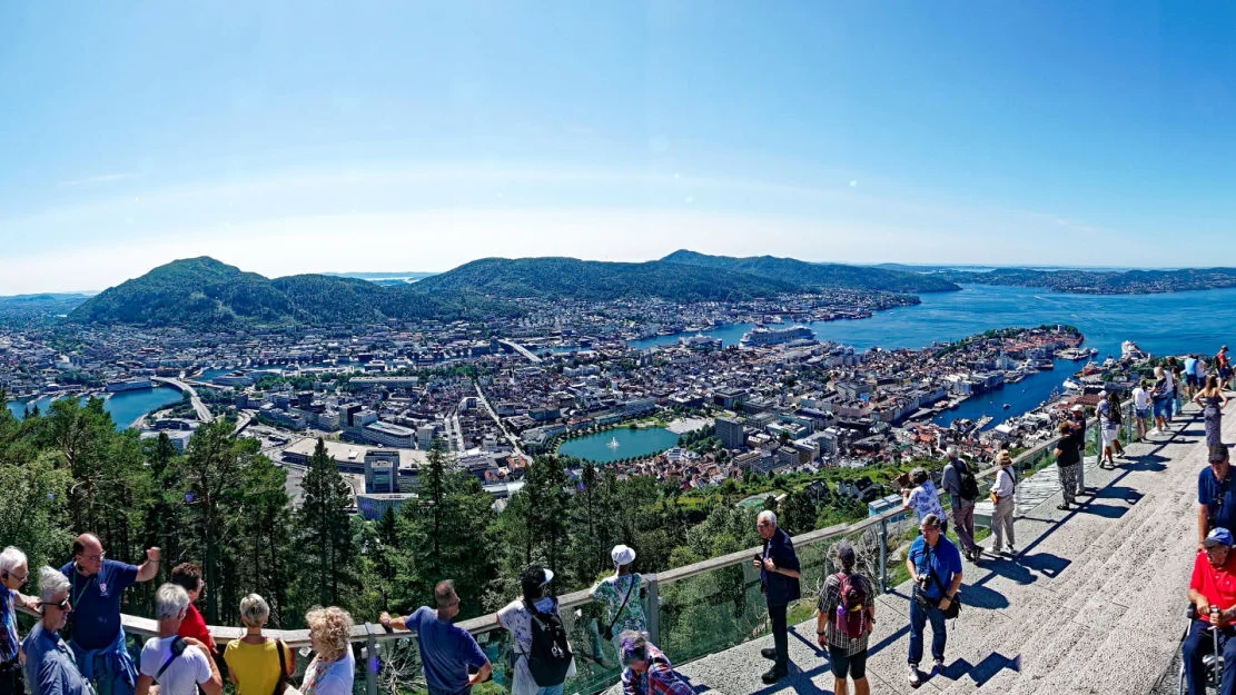 3840px Beliebtes Ausflugsziel mit fantastischer Aussicht auf Bergen 08 1