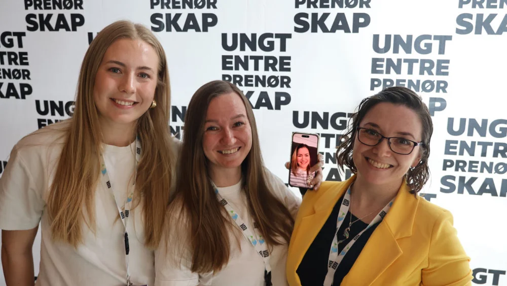 Til NM for Studentbedrift 26 FV Louise Stuedahl Susanne Jesken Trace Wear SB og Elisabeth Sorlie Nest SB foto Ogne