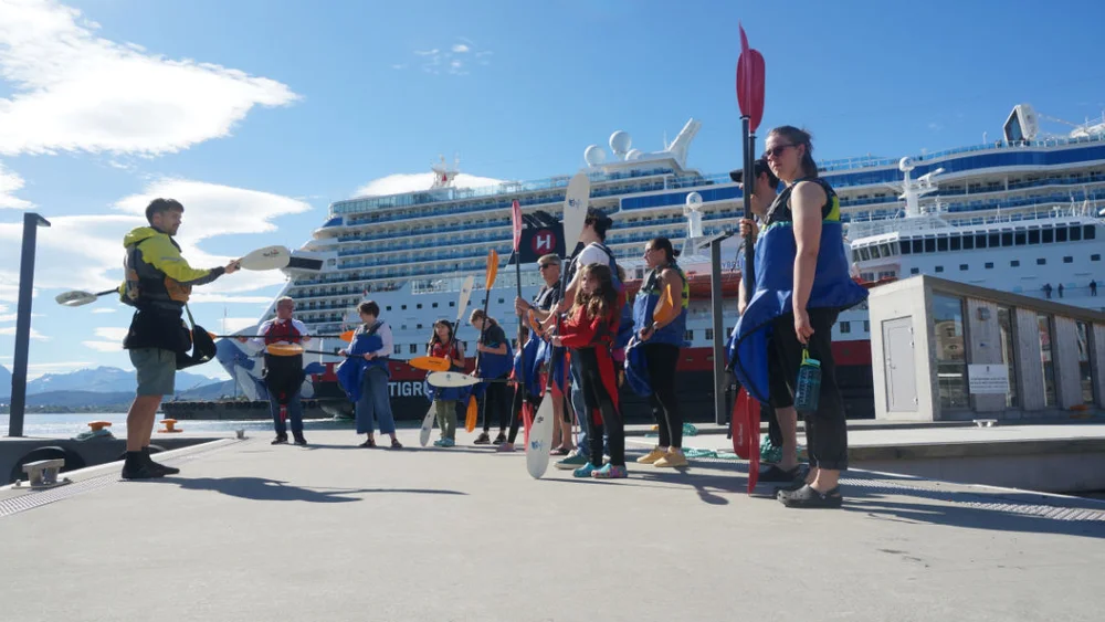 Cruiseturistar Alesund sommar 2024 foto Ogne