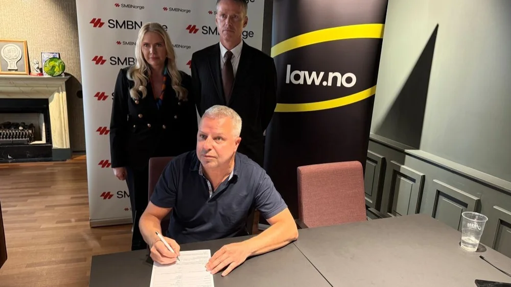 Lars Oscar Ovstegard signering Foto privat