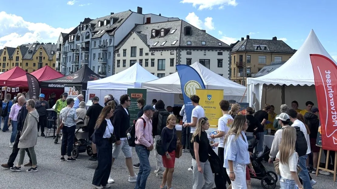 M Atfestivalen i Alesund folk Brosundet foto M Arius