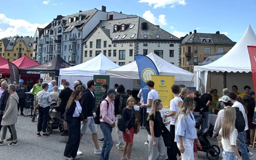 M Atfestivalen i Alesund folk Brosundet foto M Arius