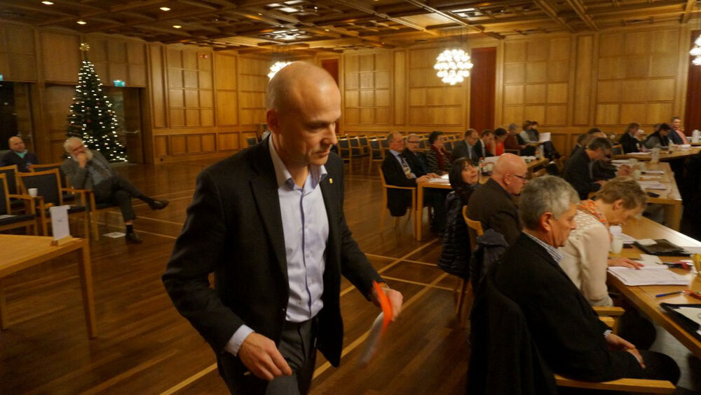 Skal vi hoere paa professorene eller jobbskaperne