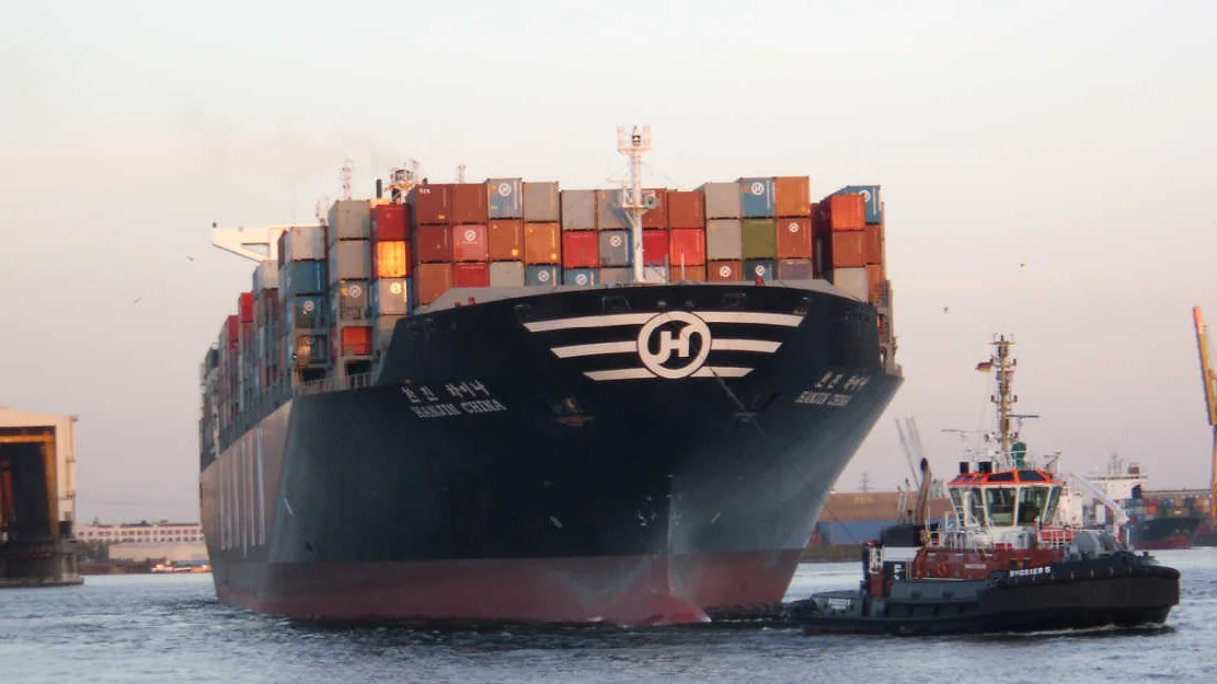 1280px Container ship Hanjin China in the port of Hamburg foto Bunasera Wikimedia Commons
