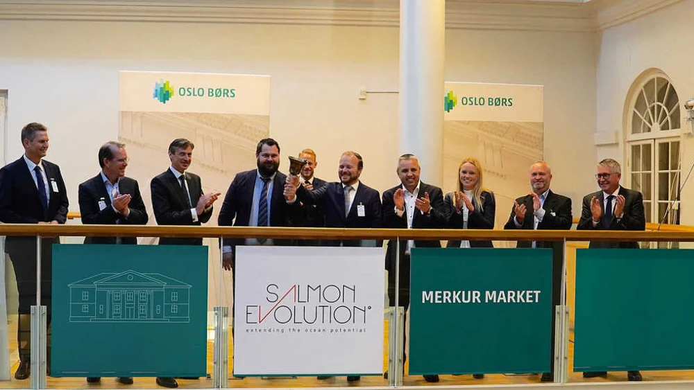 Håkon Andre Berg og Tore A Tønseth ringer børshandelen i gang Salmon Evolution børsnotert