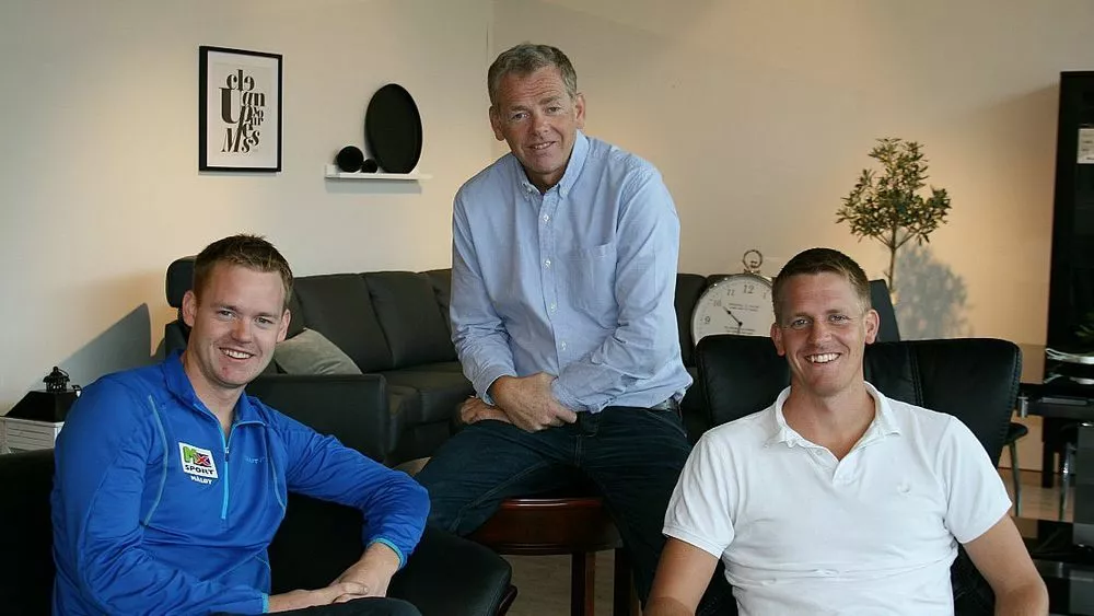 Per Gunnar Frantzen i midten med sønene Andreas til venstre og Torstein