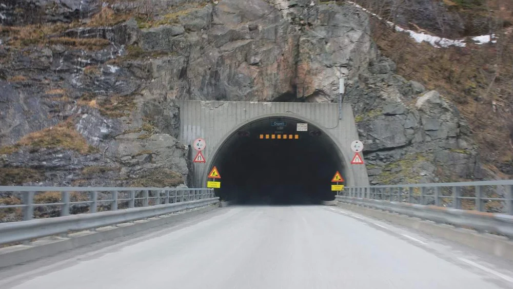 Strynefjellet riksveg 15 tunnel foto Wikimedia Commons 11