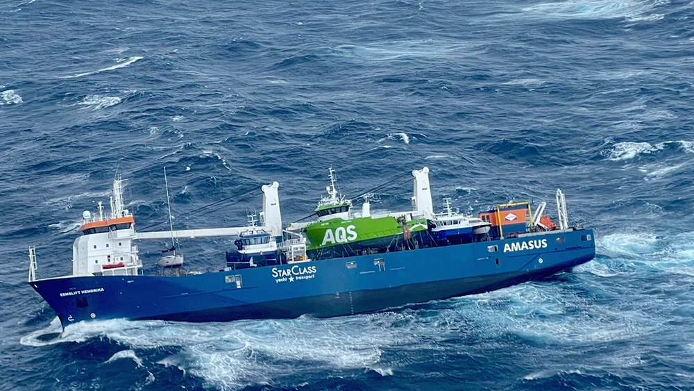 Lasteskip nødmelding foto redningshelikopter hrs sør norge 111