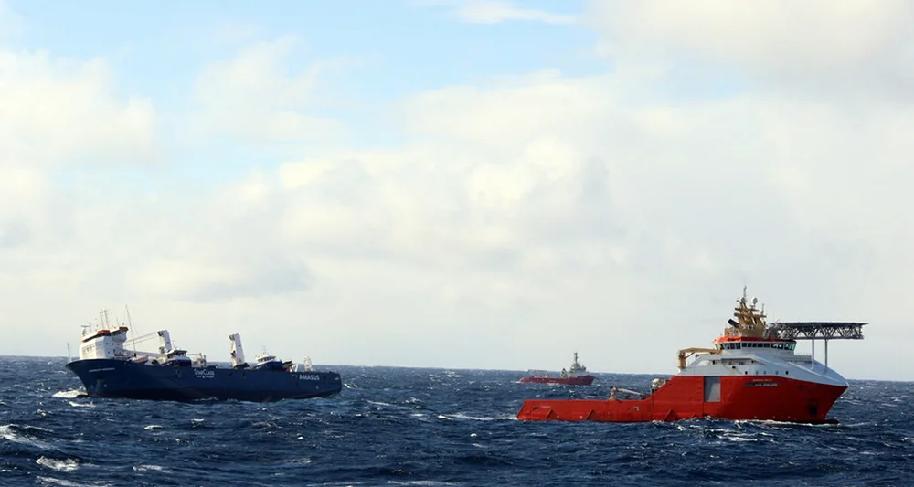 Lasteskip eemslift hendrika kv sortland foto kystvakta kv sortland 111