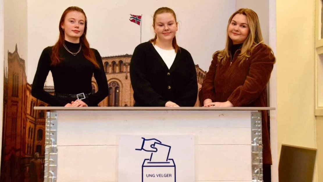 Emma Fjellanger Emma Natvik Øye og Thea Brandli Korsnes foto Ungt Entreprenøskap